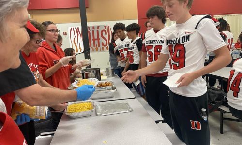 Tiger Chow Crew feeds hungry student athletes from DHS